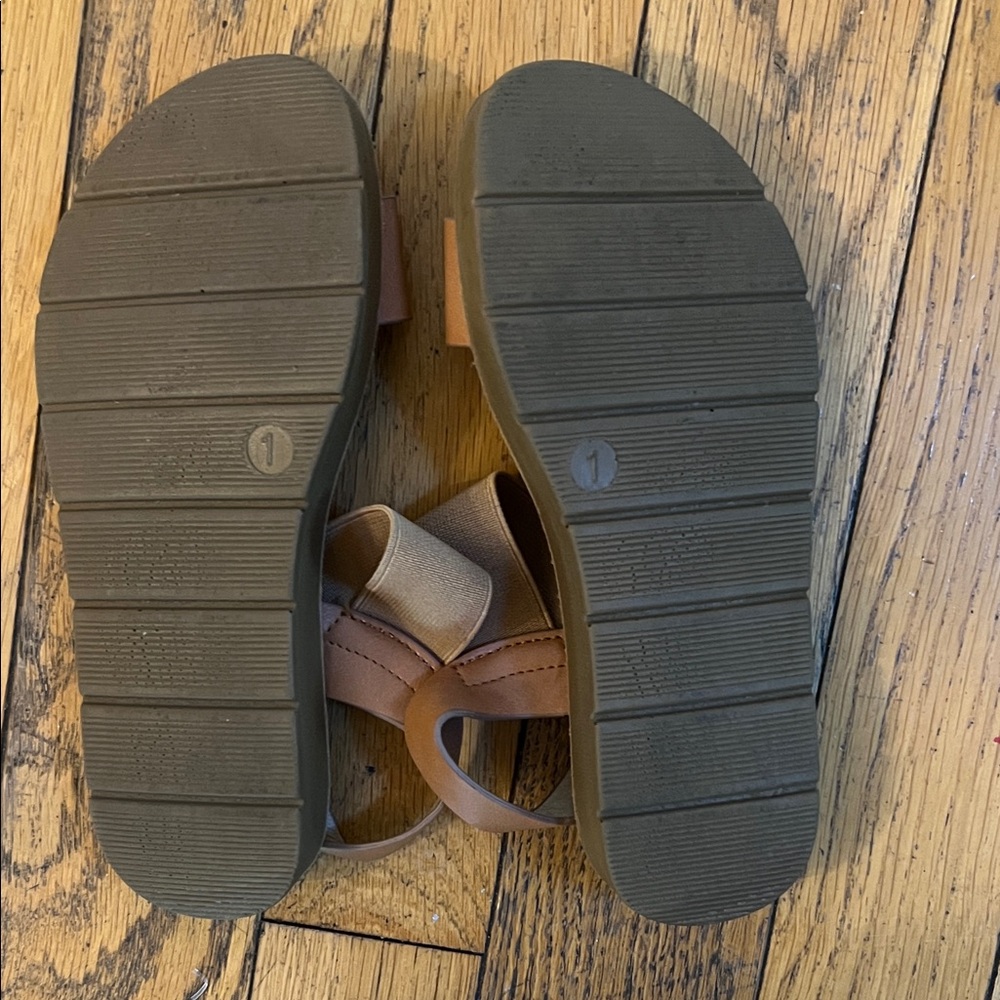 Chic Tan Strappy Sandals - Picture 4 of 4